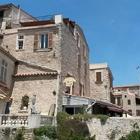 شقة Safranier Townhouse